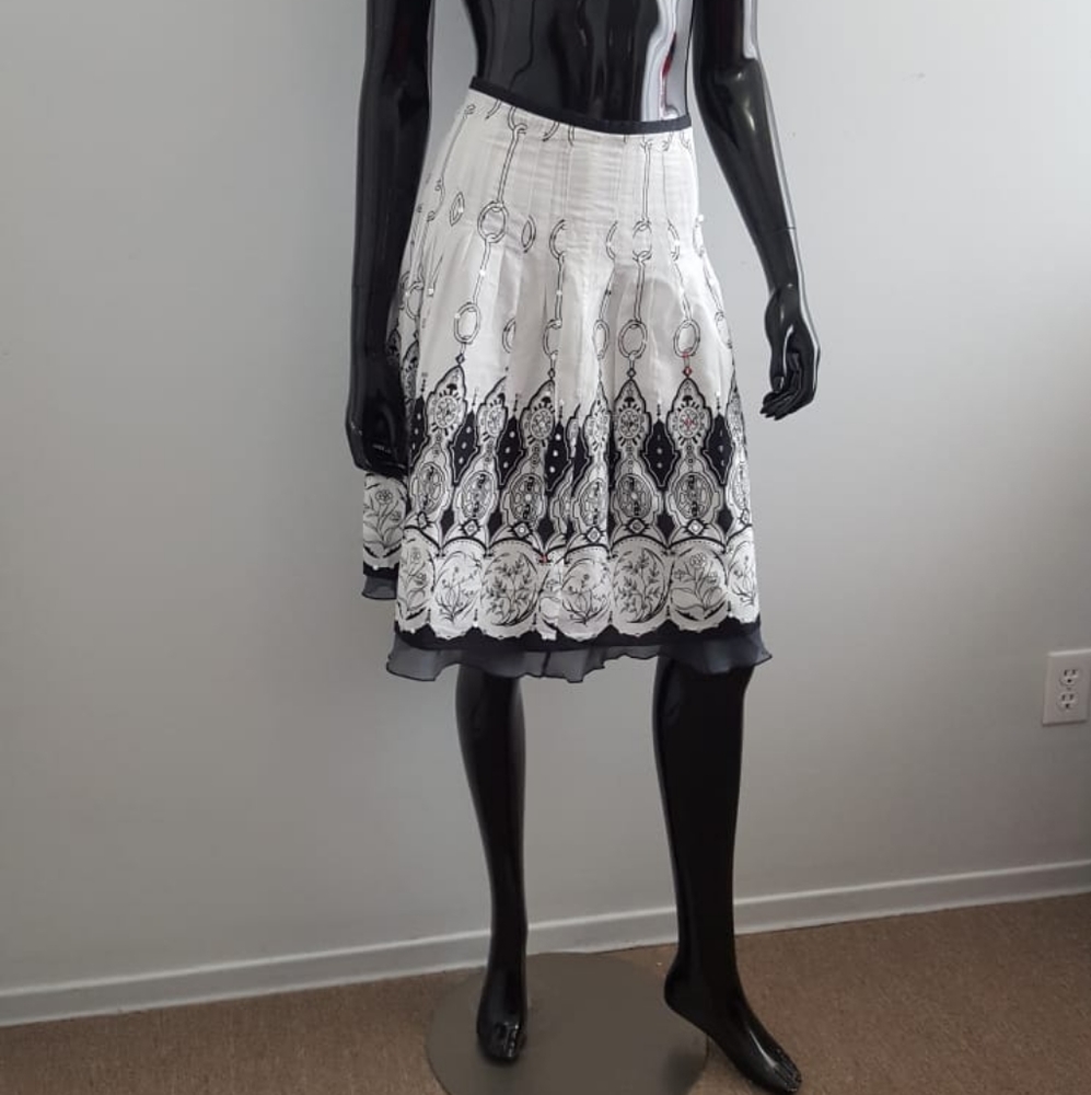 The Limited Fabulous Black & White Skirt Size 8   (K)